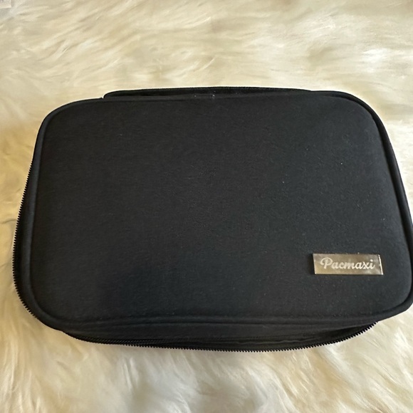 💙3/$20 Pacmaxi Black Travel Organizer for IWatch bands - Picture 2 of 10